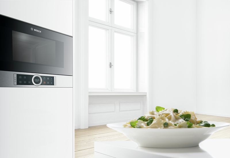 Приготовление на уровне глаз: встраиваемая микроволновая печь